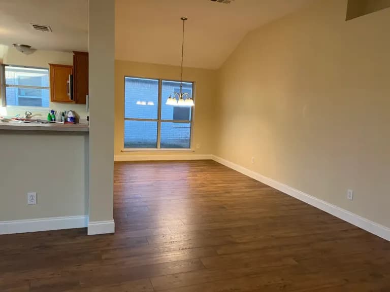 Laminate flooring in a DFW area home
